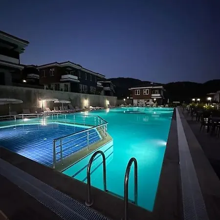 Duygu1 Ortak Havuzlu Villa